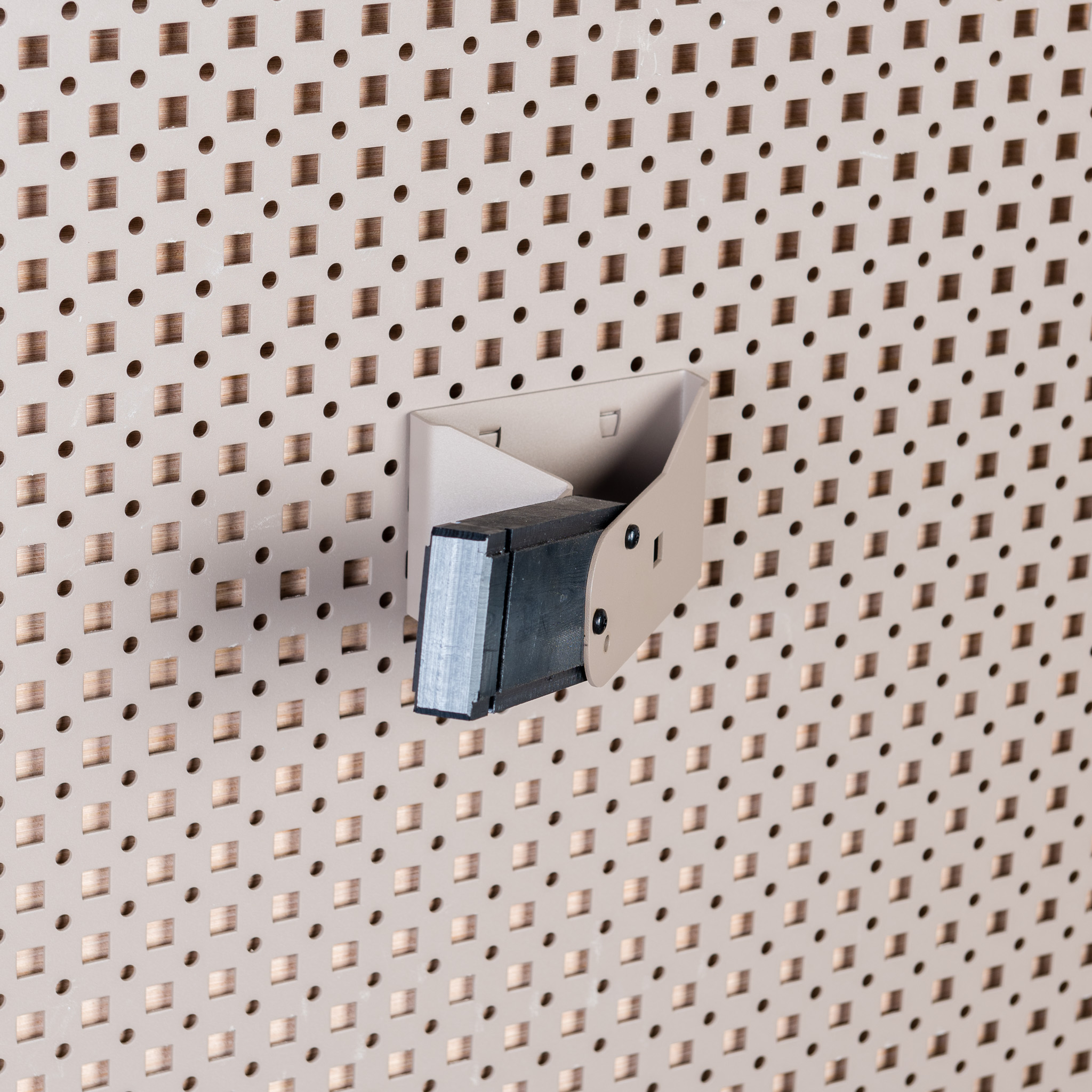 Magwell Hanger, Vertical on 45 Angle