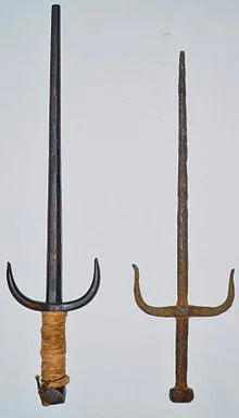 220px-2_antique_sai.jpg