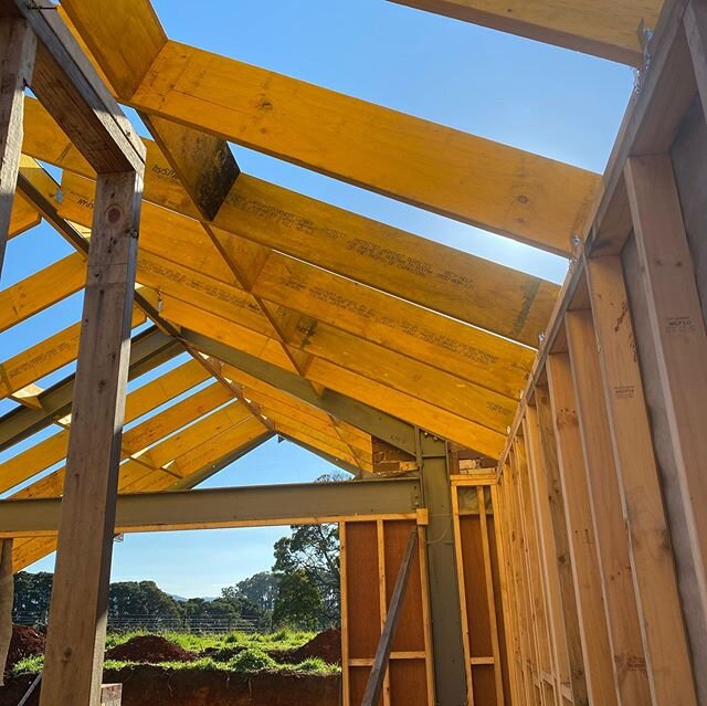 Progress shots from our full house build in Kallista, with one of the best views you&rsquo;d see on a site! Build by JG Davis Builders for Moore Construction Group. 
#mitre10 #trade #emerald #dandenongranges #melbourne #build #builder #buildersofinst