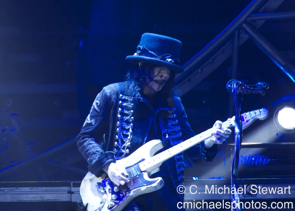 Kiss and Motley Crue 3195.jpg