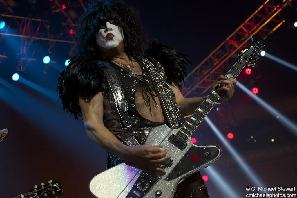 Kiss and Motley Crue 3200 (1).jpg