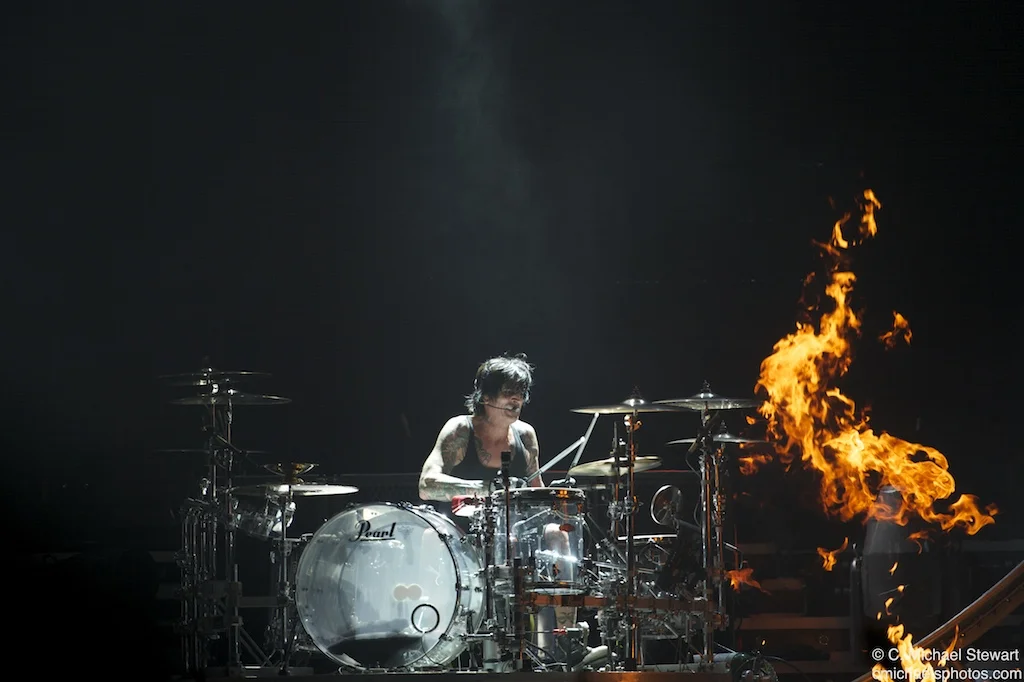 Kiss and Motley Crue 3200.jpg