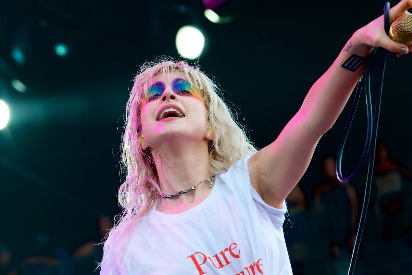 Hayley_Williams of Paramore performing on The What Stage Friday (5).jpg