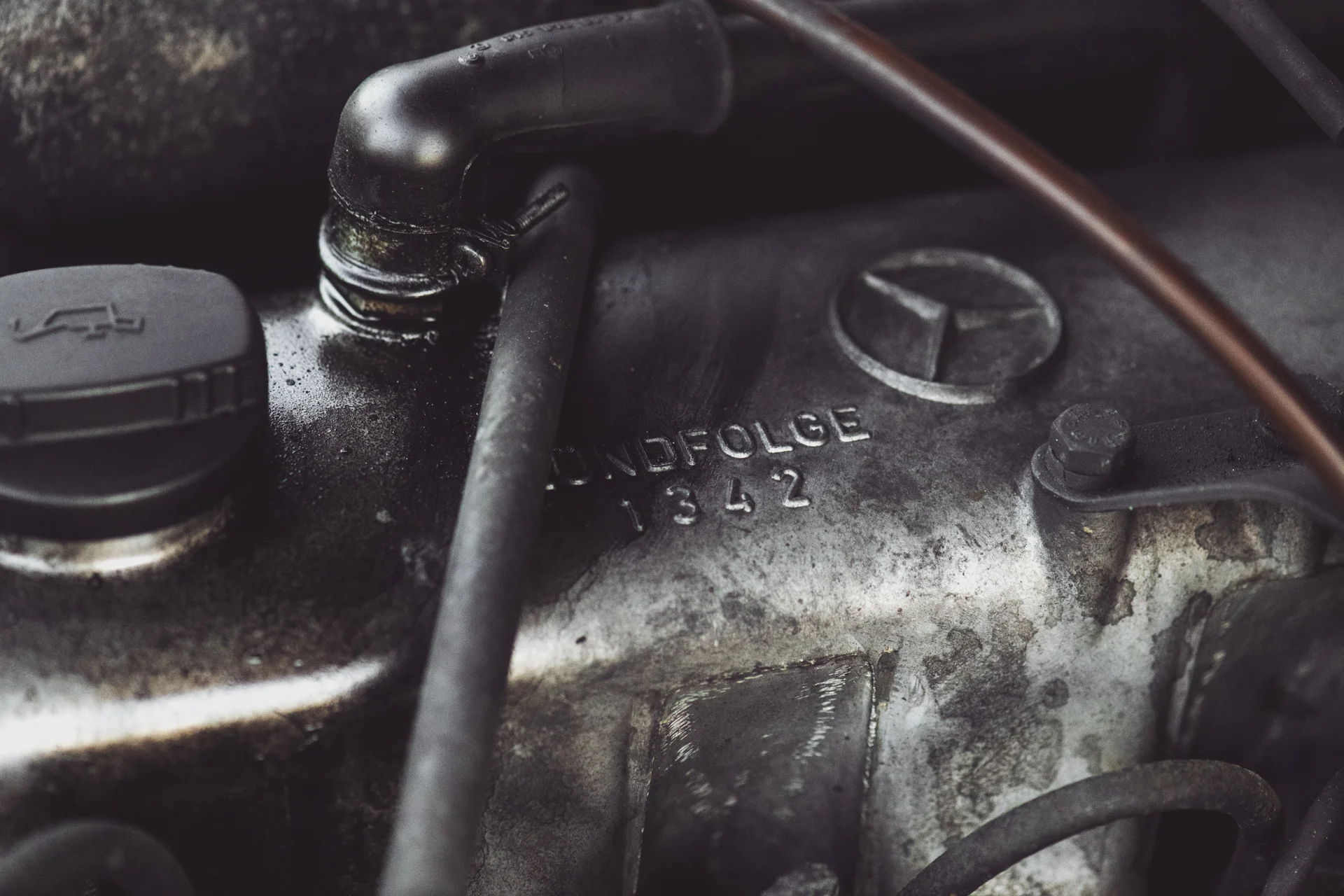 Mercedes240-24.jpg