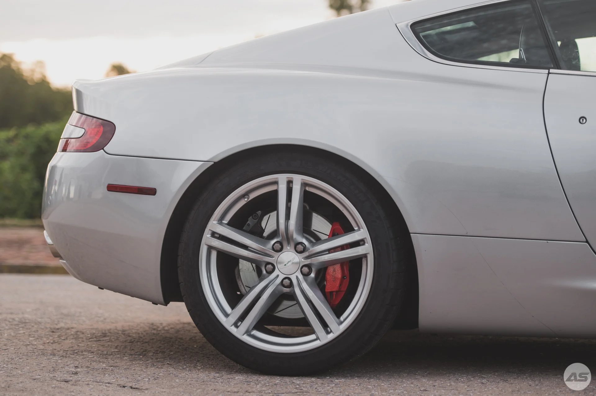 Aston-3.jpg