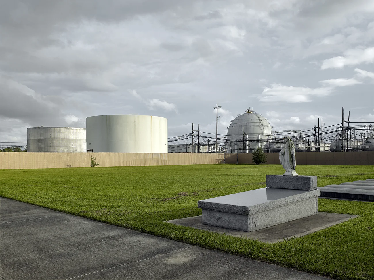 Refinery Cemetary, Louisiana.jpg