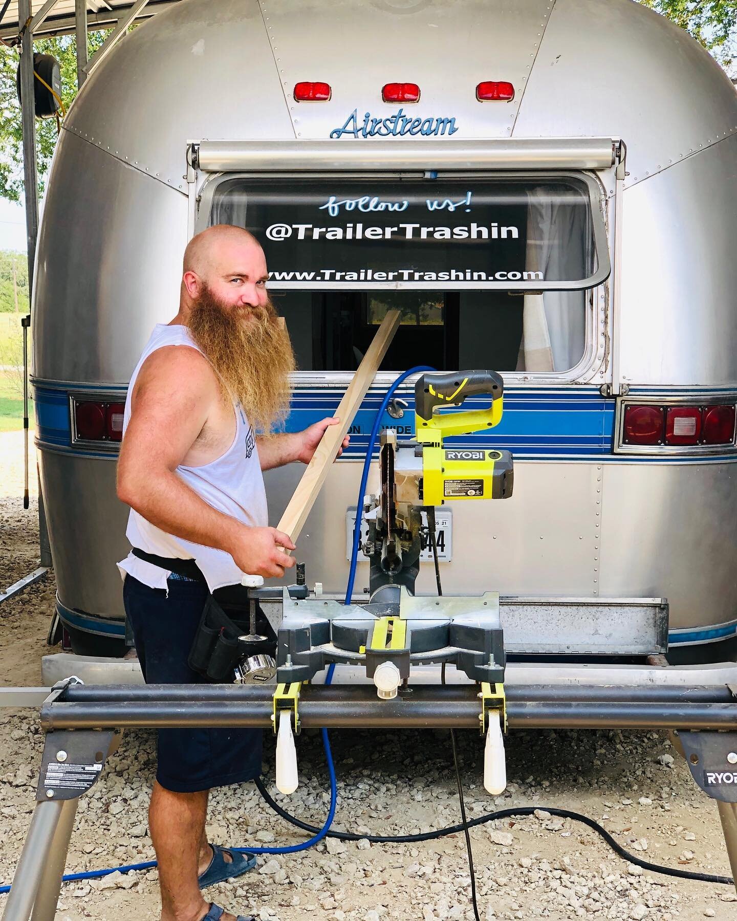 New bed for an old airstream 😏😏 
...... and a pretty mischievous smirk too! Happy Tuesday, y&rsquo;all! 🤙🏼
Will talks about one of the improvements we&rsquo;re making to Lahaina in our stories today 👀🛏