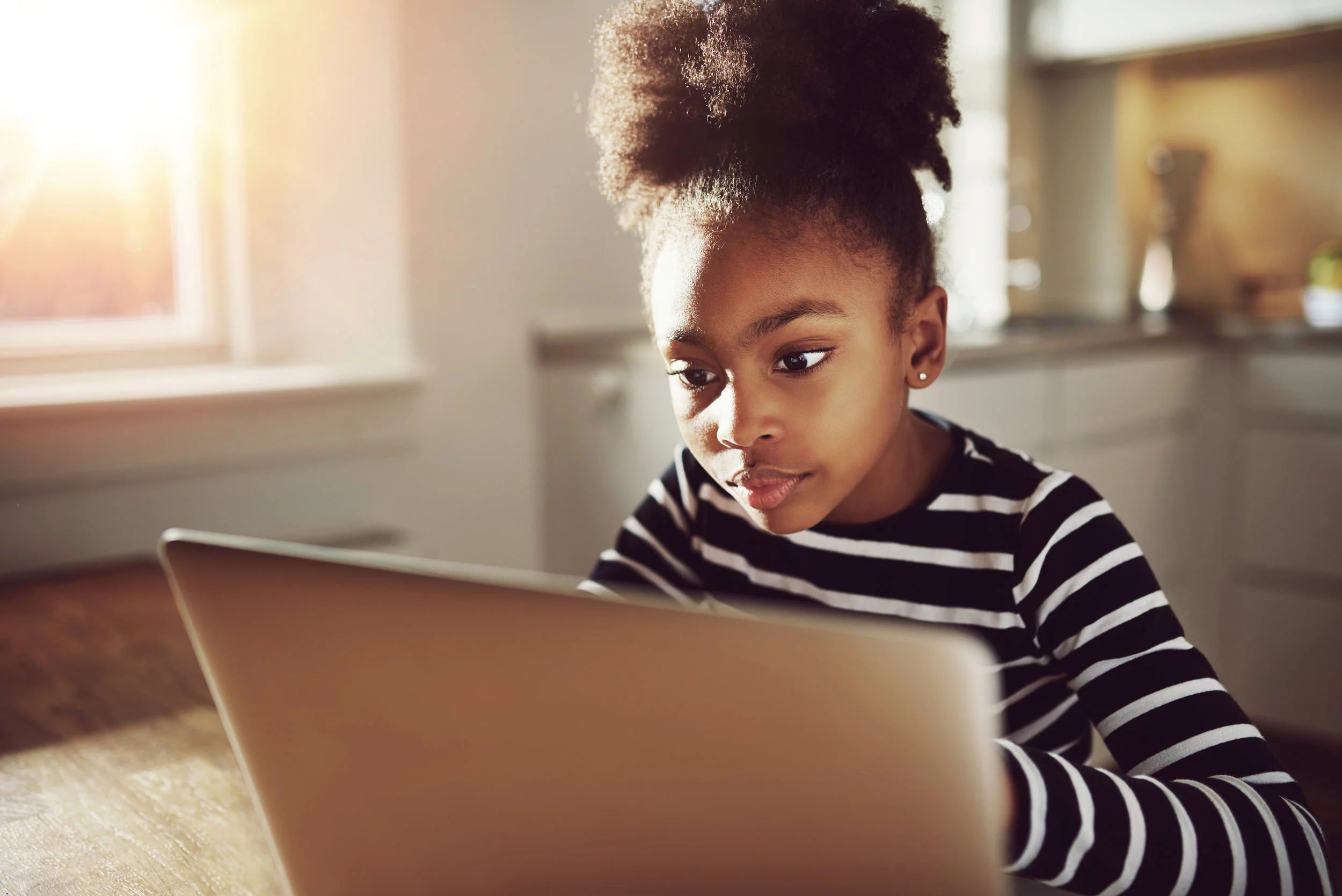 shutterstock_369842126-lifeline-girl.jpg