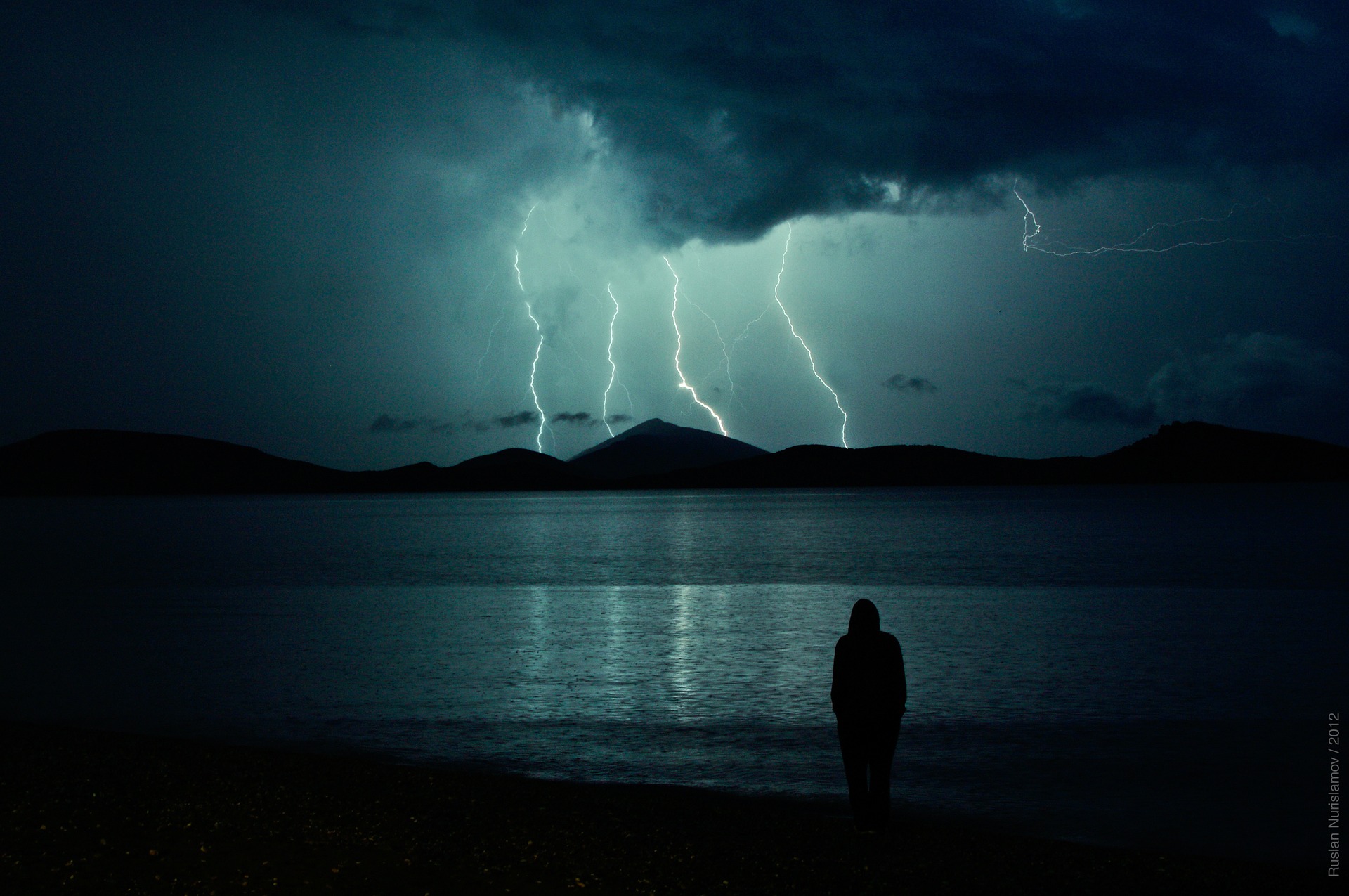 lightning-962789_1920.jpg
