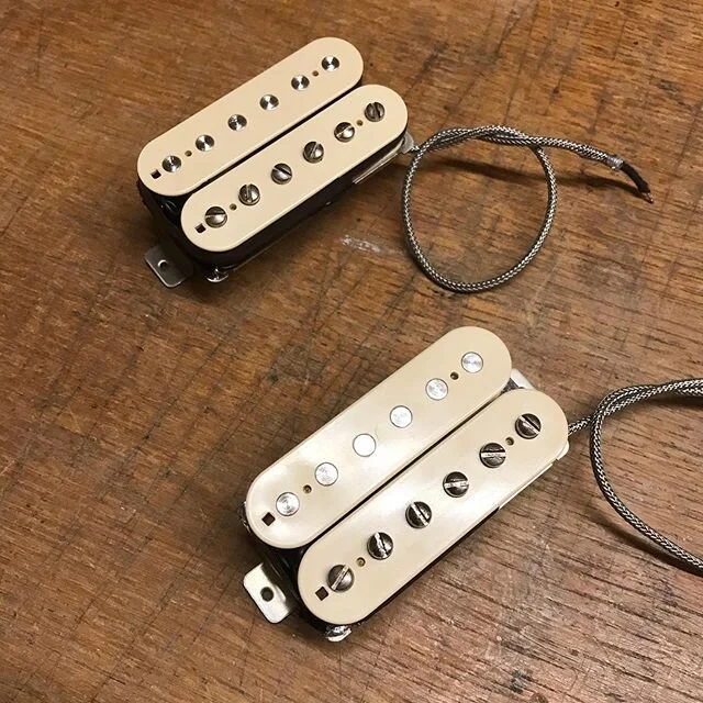 Vintage correct PAF Humbucker Pickups - Butyrate double white bobbins - 42g Plain enamel coil - Alnico 3 long rough cast magnets - Double black hook up wires - Nickel base plate - Gibson shielded lead wires & Shellac dipped #josephkayeguitars #vi