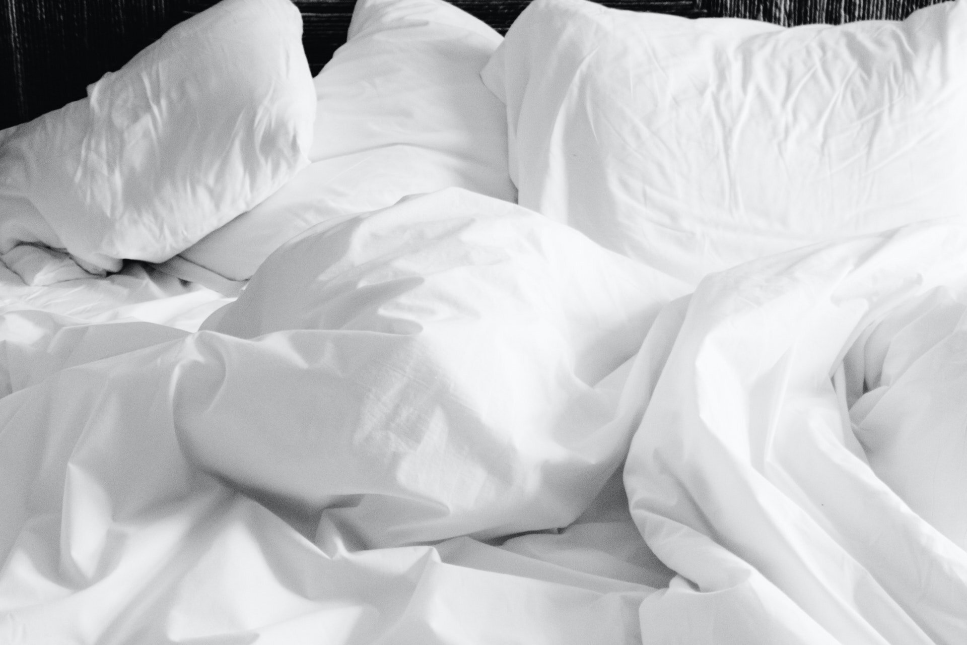 white-bed-comforter-212269.jpg
