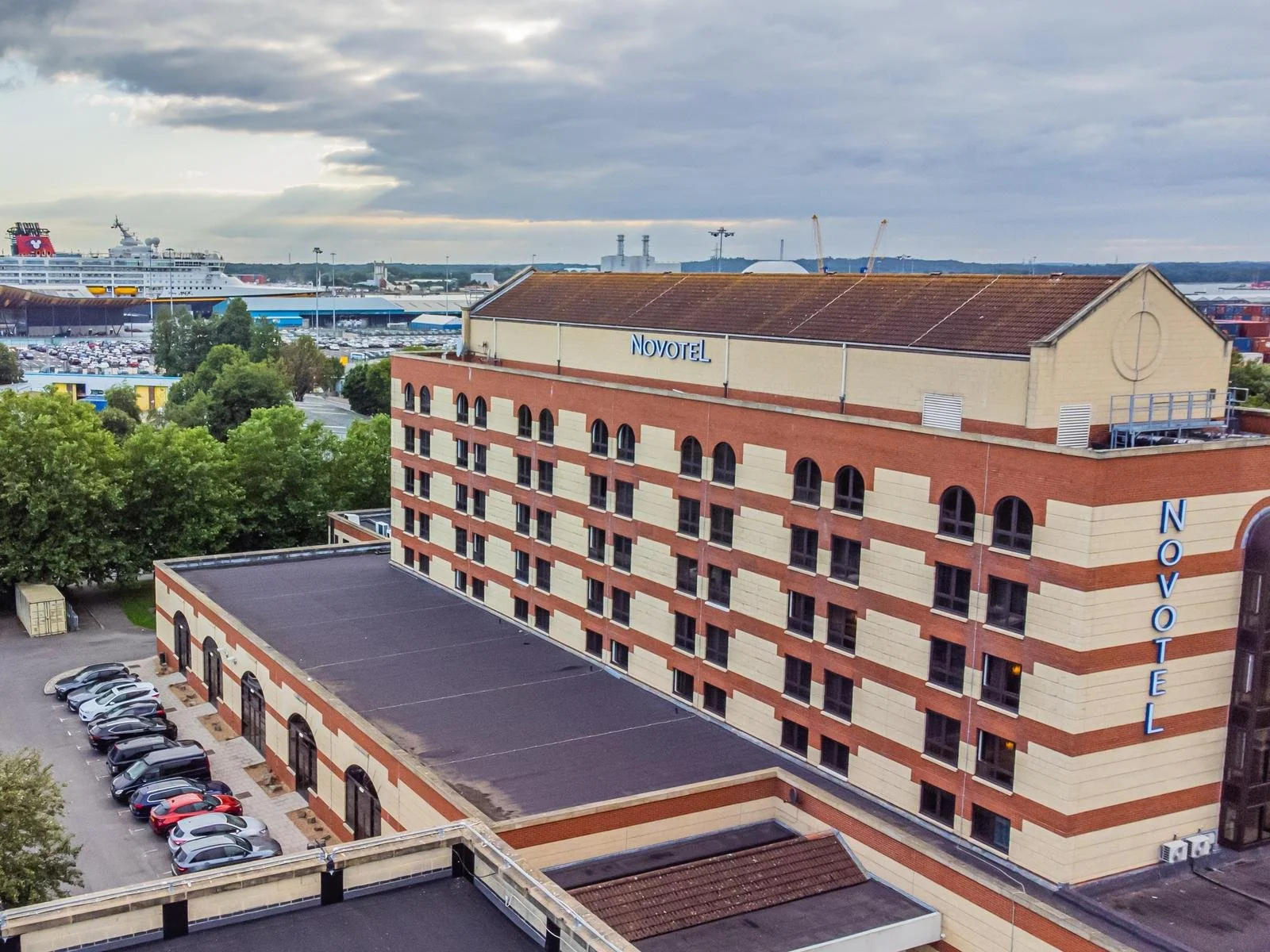 Starboard/LaSalle JV acquires seven Accor hotels in key markets across the UK from Ares and EQ Group