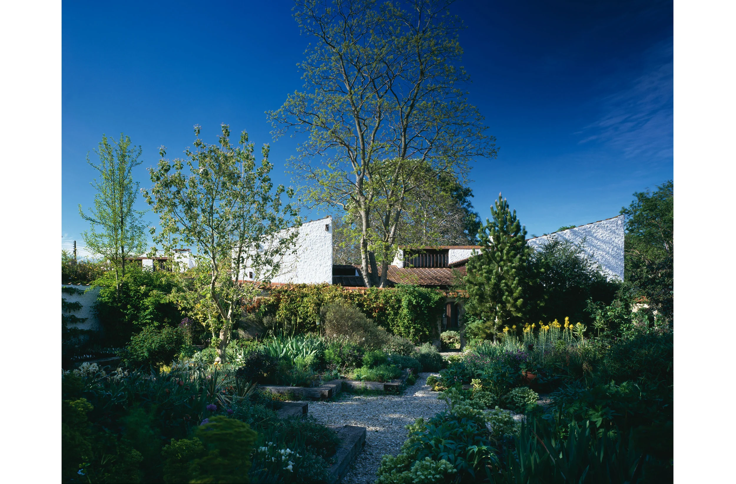 Fig 3. Turn End, Haddenham, Peter Aldington. Photograph by Arcaid Images