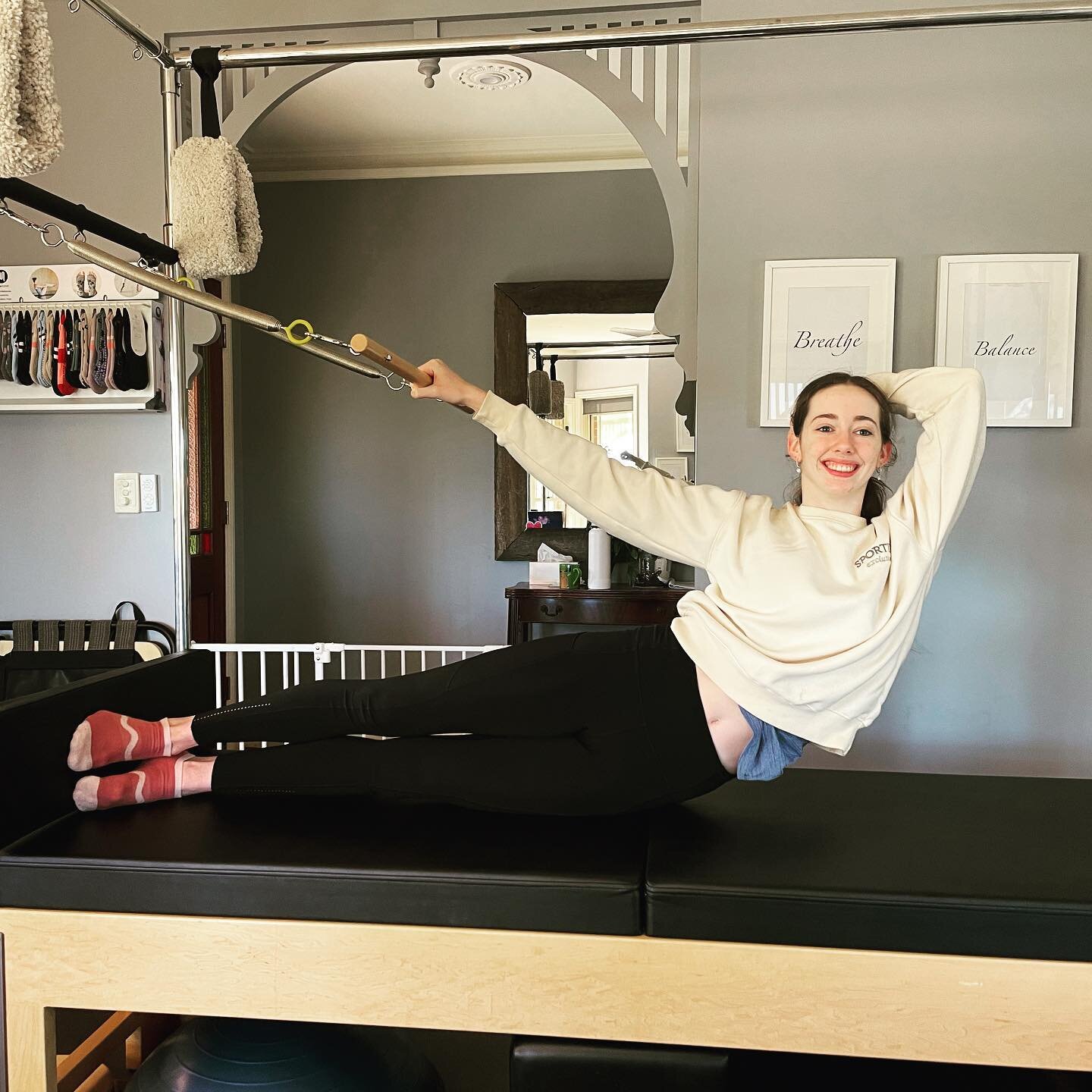 Smile 😊 

It&rsquo;s almost the weekend!!

@g_the_ballerina #pilates #pilatessidebend #obliquesworkout #pilatestrapeze #pilatesgirl #pilatesfordancers #pilatesstretch #pilateshour #smilemore #pilatesworkouts #lovewhatyoudo #balletdancer #balletstron