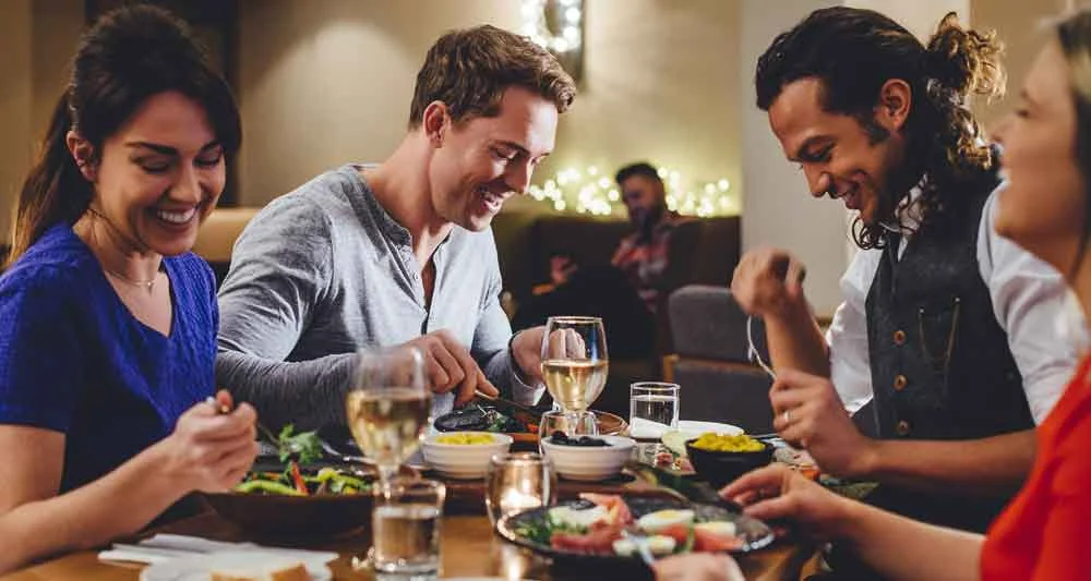 Gut ist gut, aber nicht alles: Gäste sind ernährungsbewusst und haben damit steigende Anforderungen an das Angebot in Restaurants. (Bild: Shutterstock)