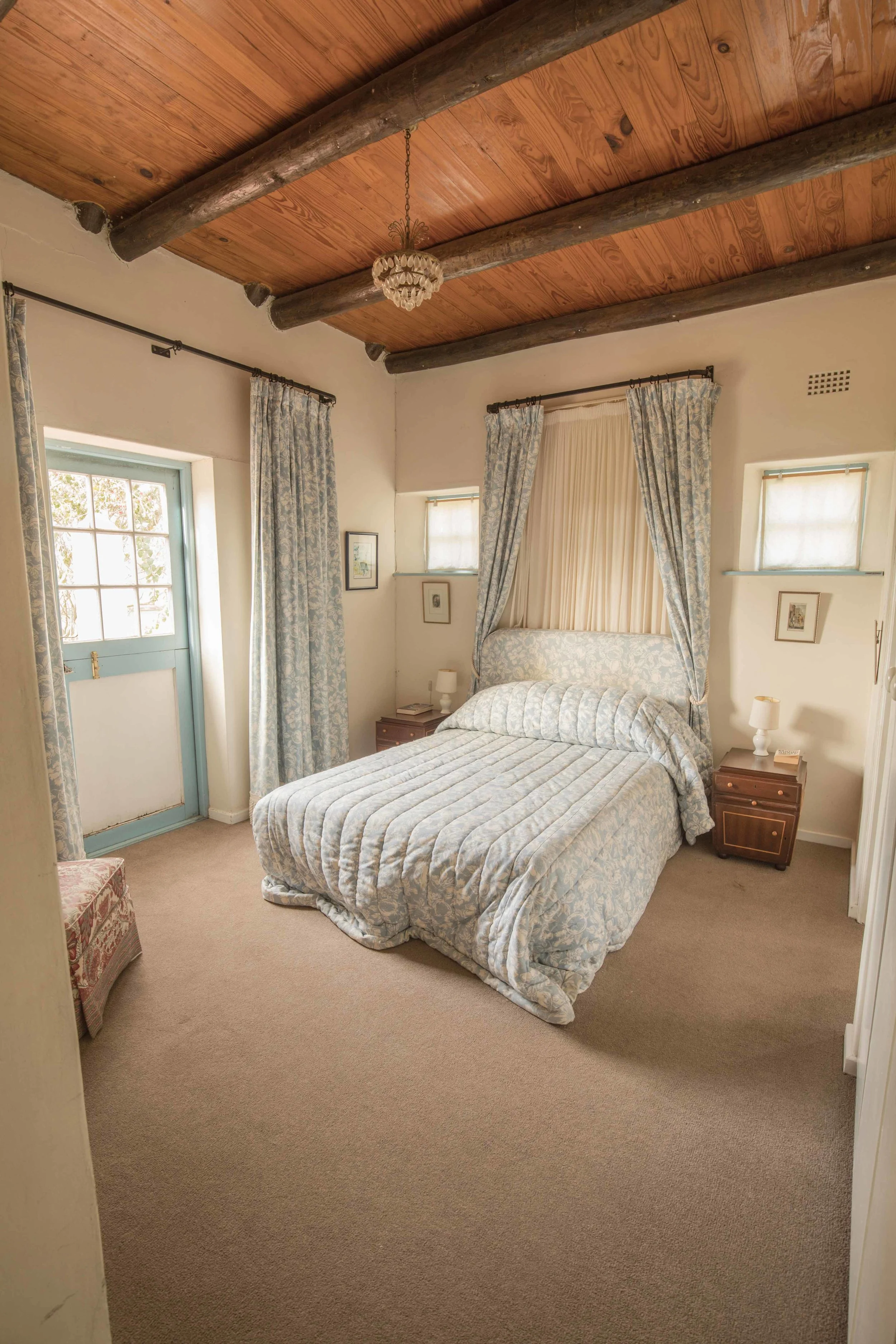 The Gate house room 1