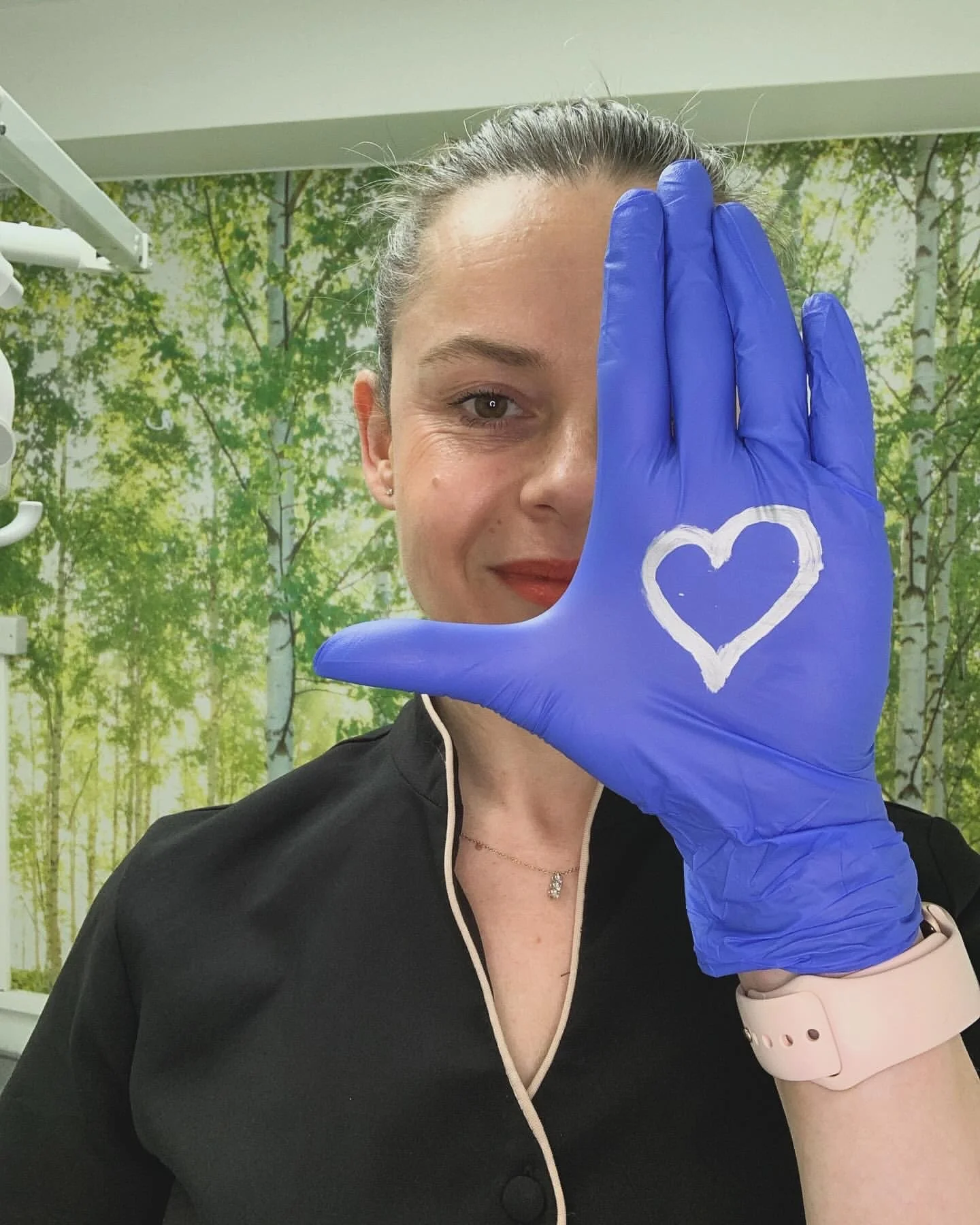 🦷 Top 5 Benefits of Seeing a Hygienist! ✨

1️⃣ Stain Removal &ndash; Keep your smile bright &amp; white!
2️⃣ Tartar Removal &ndash; Stop plaque buildup before it leads to bigger problems.
3️⃣ Prevent &amp; Control Gum Disease &ndash; Protect your gu