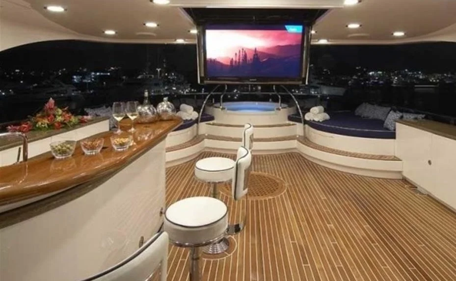 L top deck bar and jaxcuzz.jpg