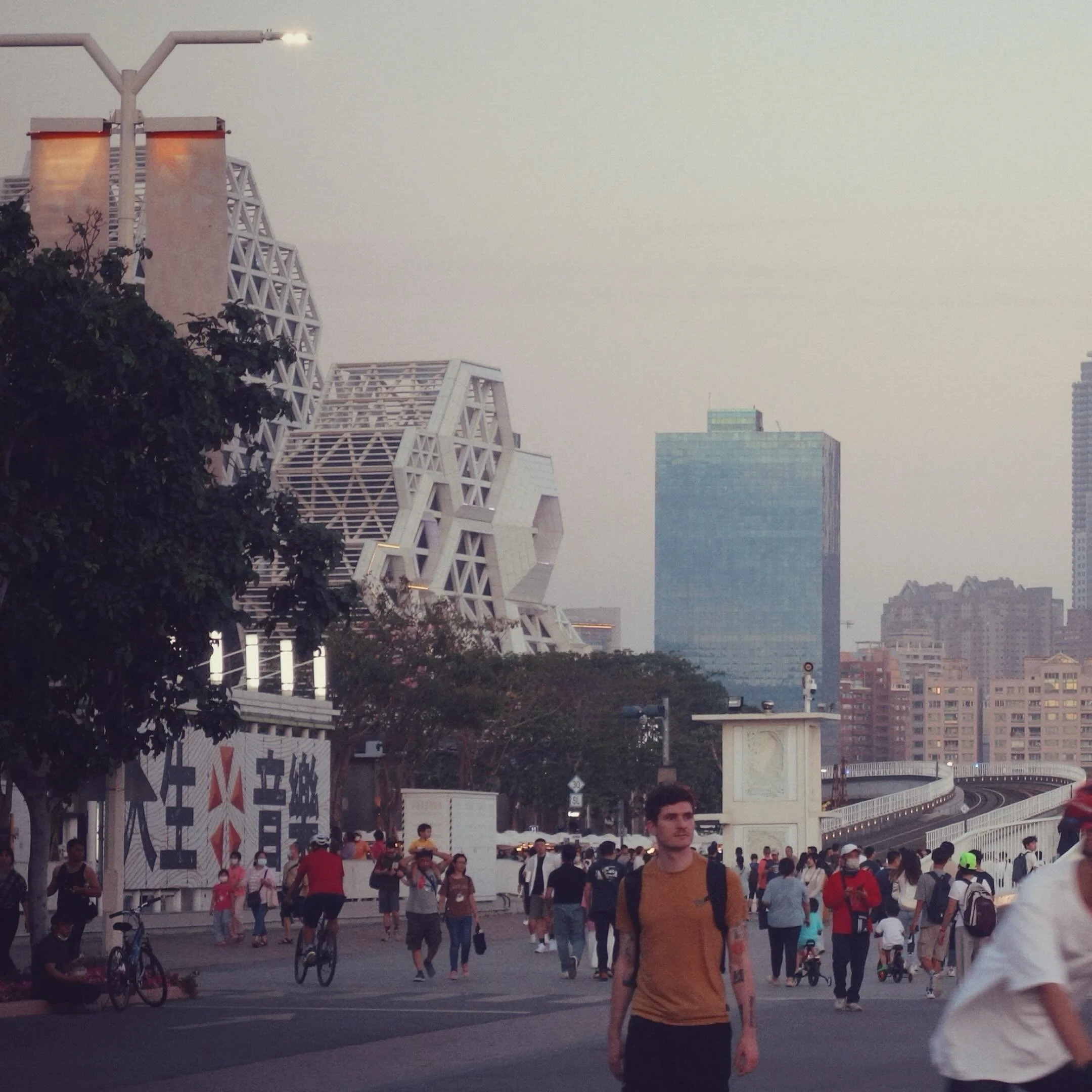 Ancient temples next door to modern feats of architecture. Such a gorgeous landscape of tradition and innovation✨🫶🏼