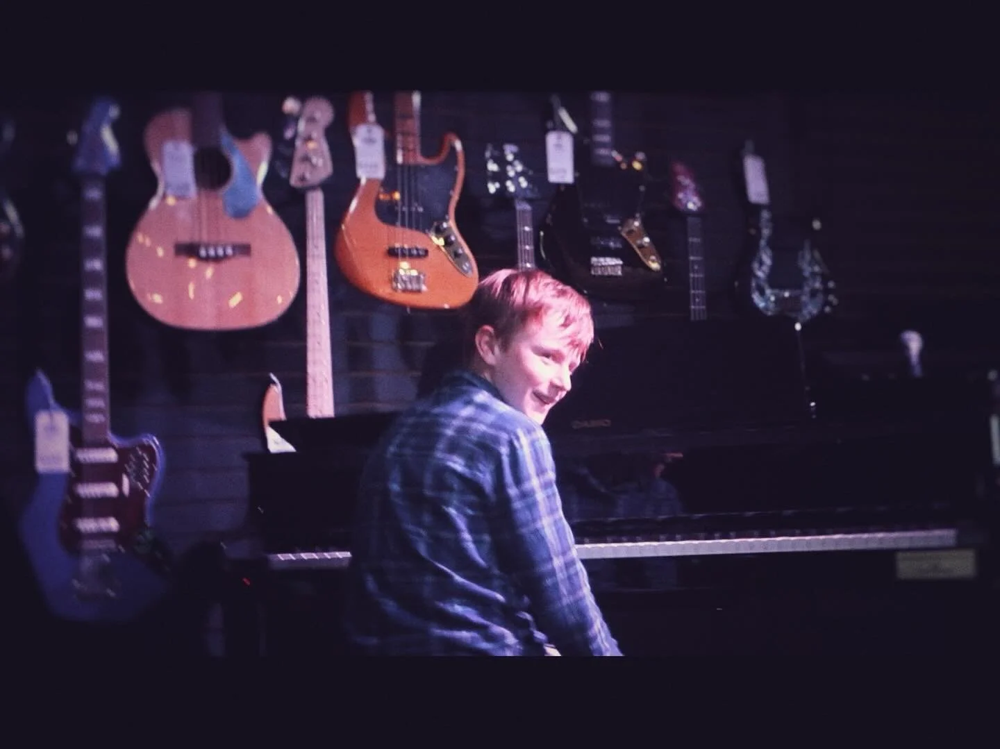 Nate in the post-performance glow✨so impressed with how hard he worked to be ready for the recital and for how calm and cool he stayed for his first performance👏🏼 Can&rsquo;t wait to see what he plays for the next showcase :)

 #musiclessonsmarin #