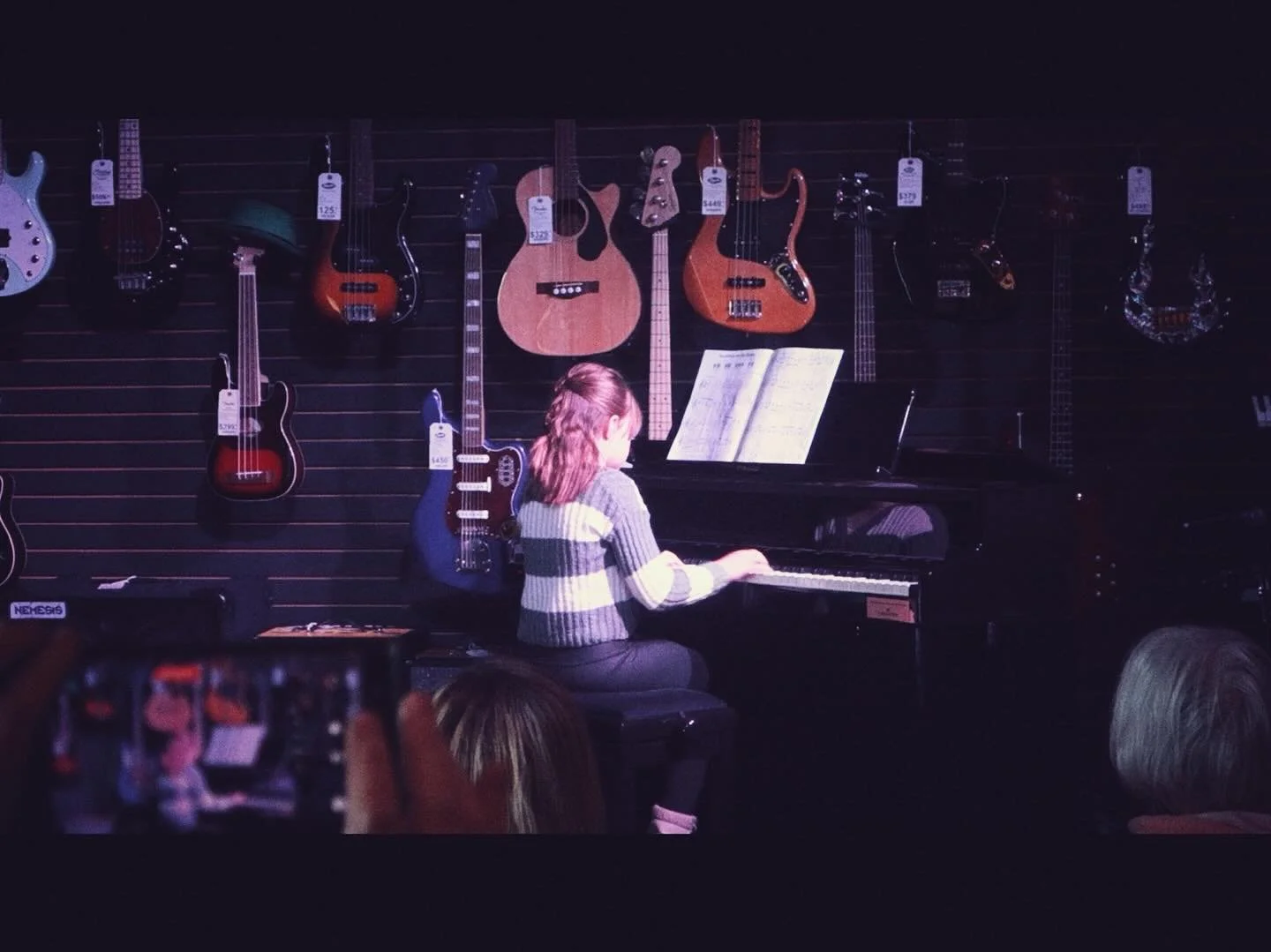 Teagan playing &ldquo;Teardrops On My Guitar&rdquo; 👏🏼(&bull;‿&bull;) So expressive and beautiful 🫶🏼

 #musiclessonsmarin #musiclessons #pianolessons #ukulelelessons #voicelessons #onlinemusiclessons #driftsong #bayareamusicians #bayareamusicless