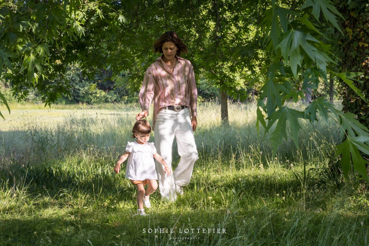 séance famille - paris - jardin de bagatelle - lifestyle -sophie lottefier photography-5.jpg