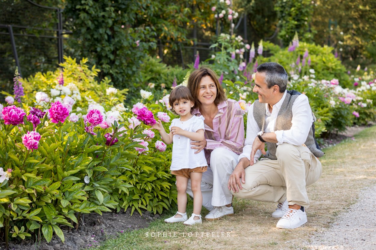 séance famille - paris - jardin de bagatelle - lifestyle -sophie lottefier photography-2.jpg