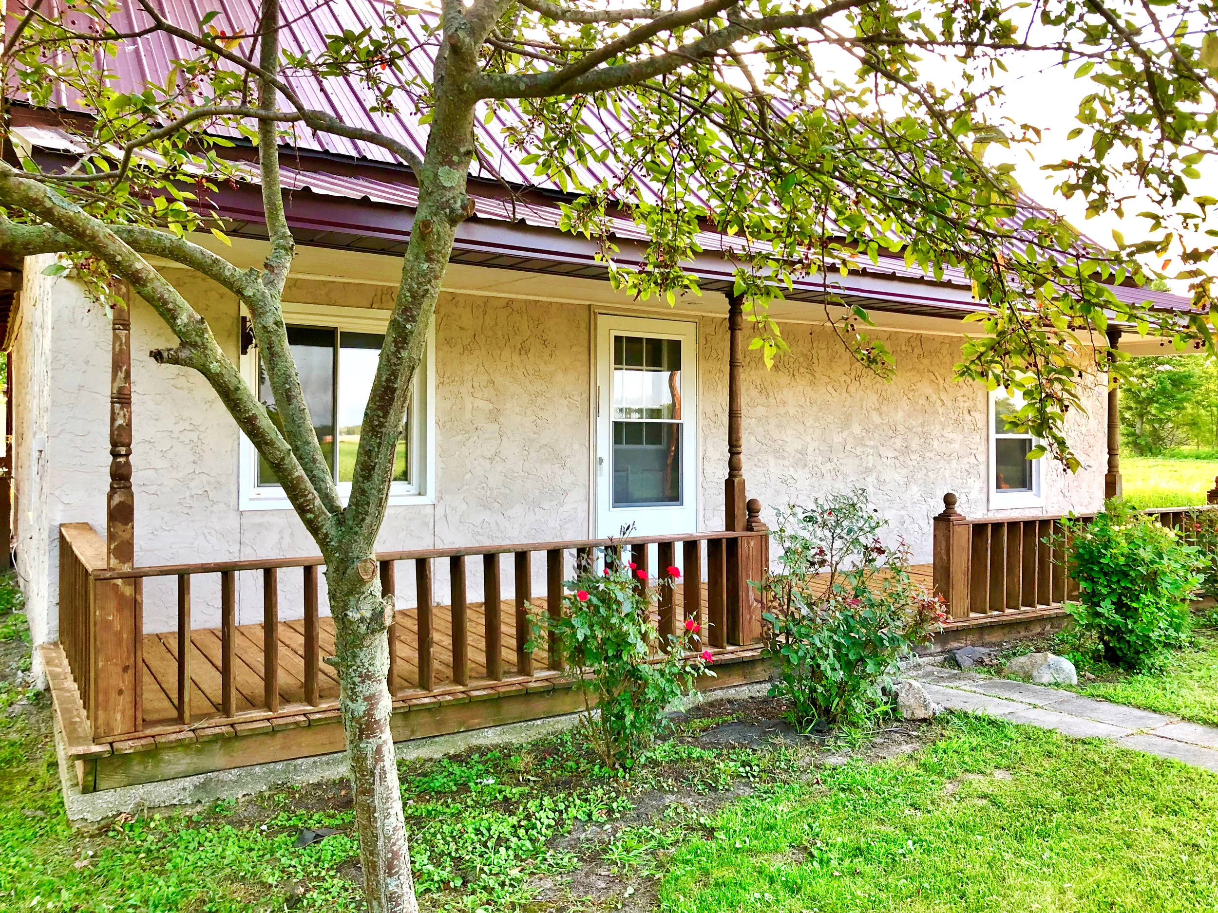 SOLD !! NICE STARTER OR DOWN SIZER W/ A DETACHED POLE BUILDING