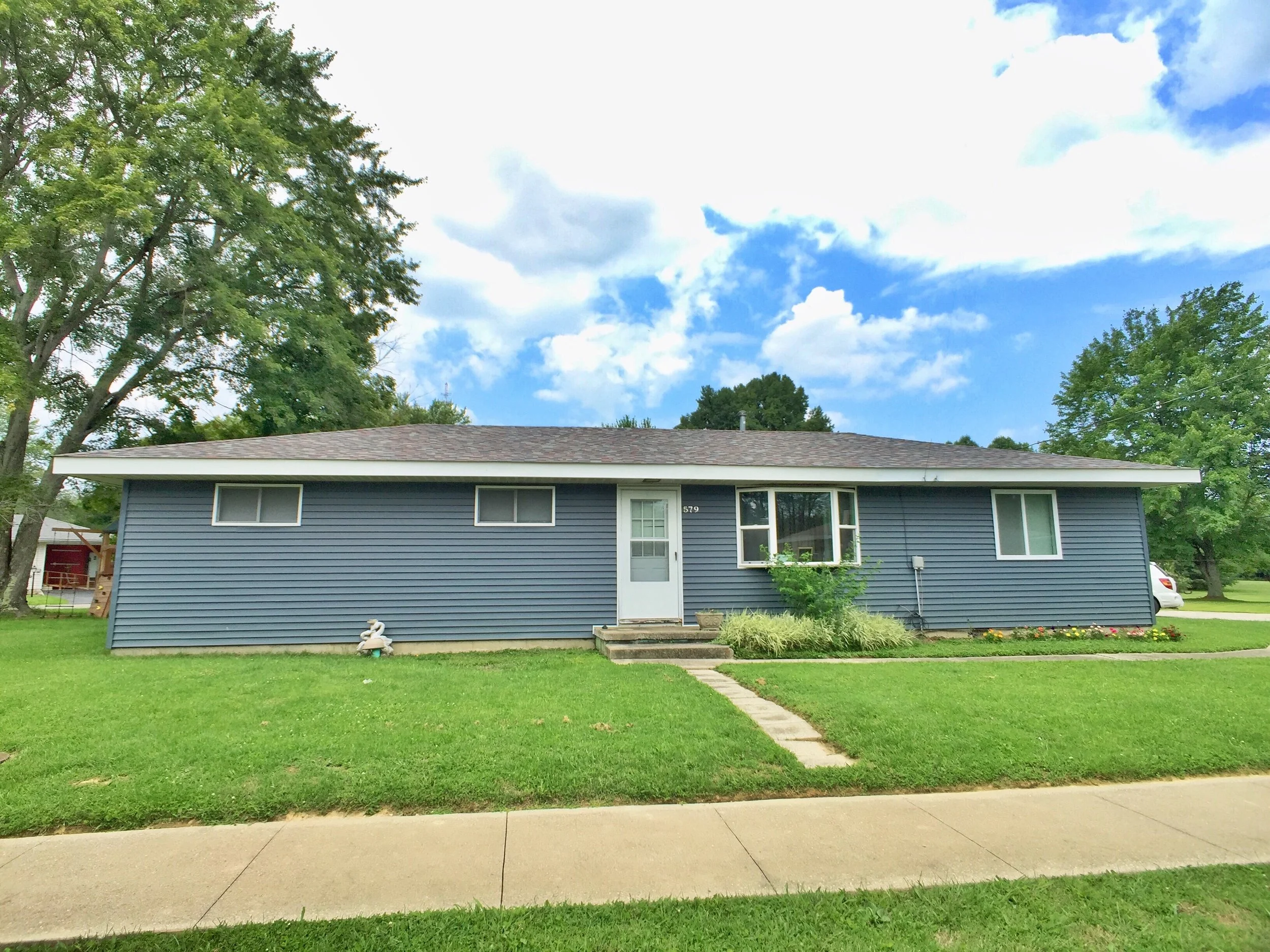 SOLD !! AFFORDABLE 1320 SQFT 3/2 IN TOWN OF VERSAILLES, IN.