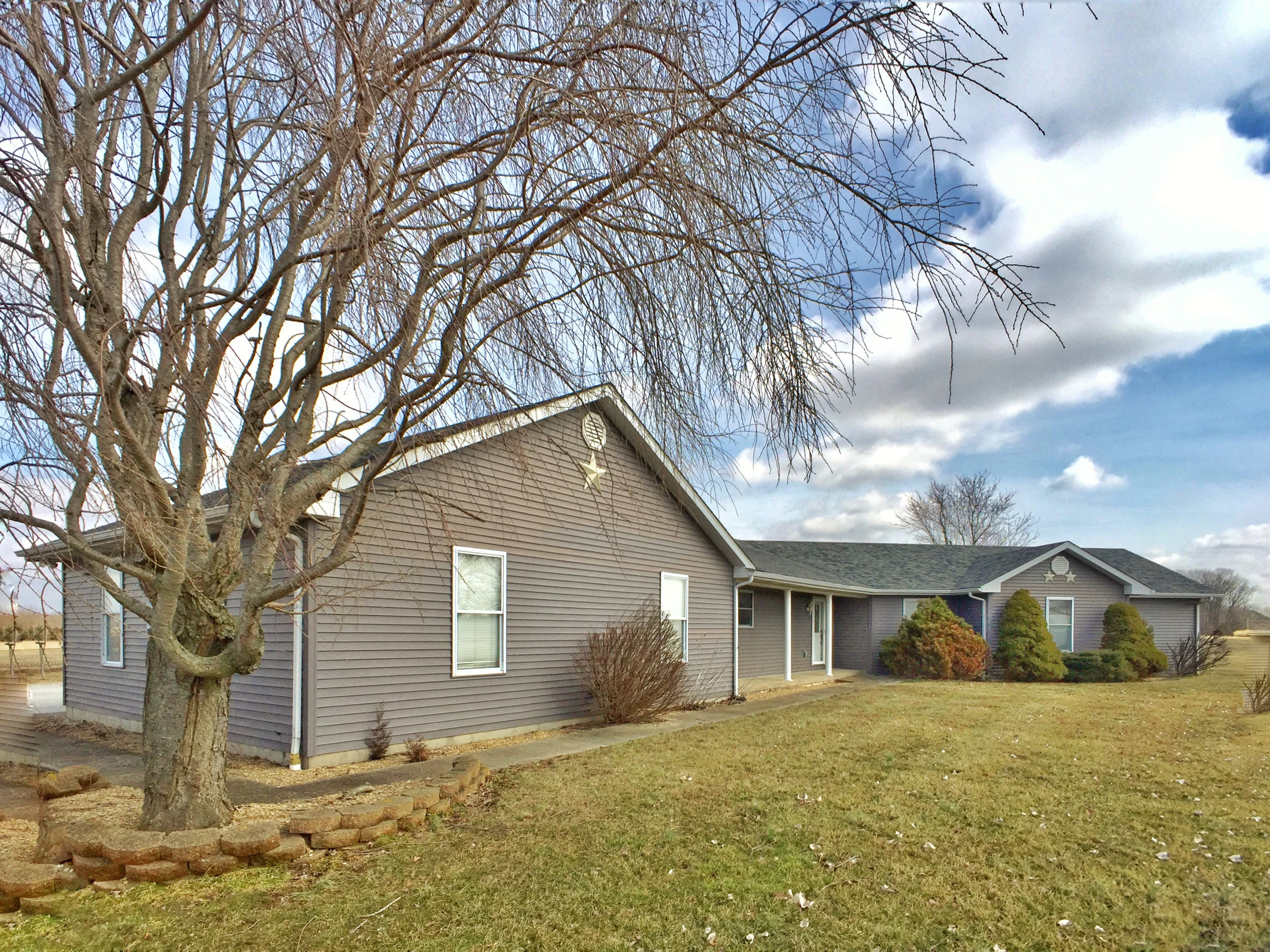 SOLD !! NEW LISTING !! DO YOU DESIRE WIDE OPEN SPACE AROUND YOUR RESIDENCE ?