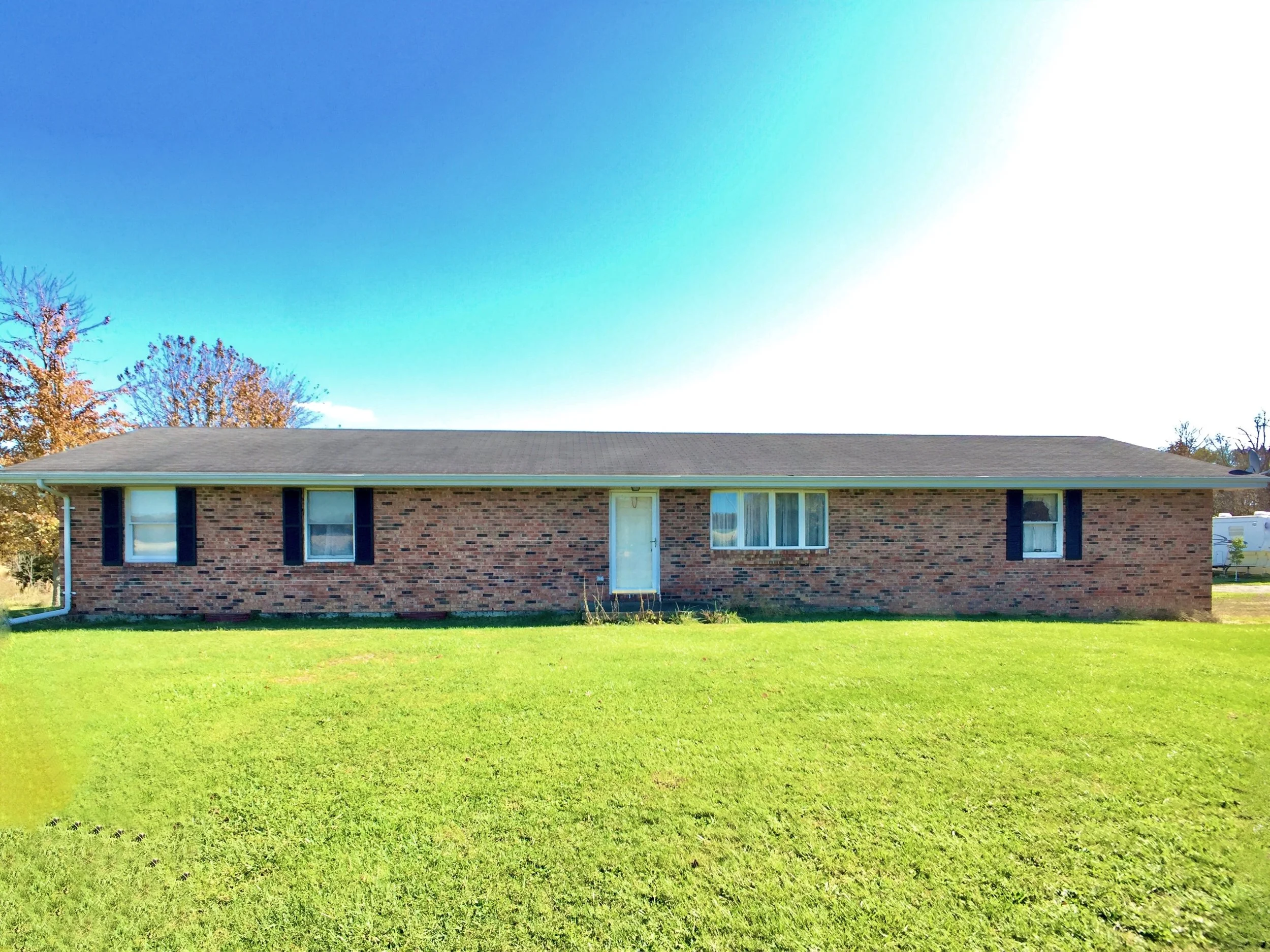 SOLD !! 4 BDRM  BRICK RANCH w/ 3 ACRES CLOSE TO TOWN ! 