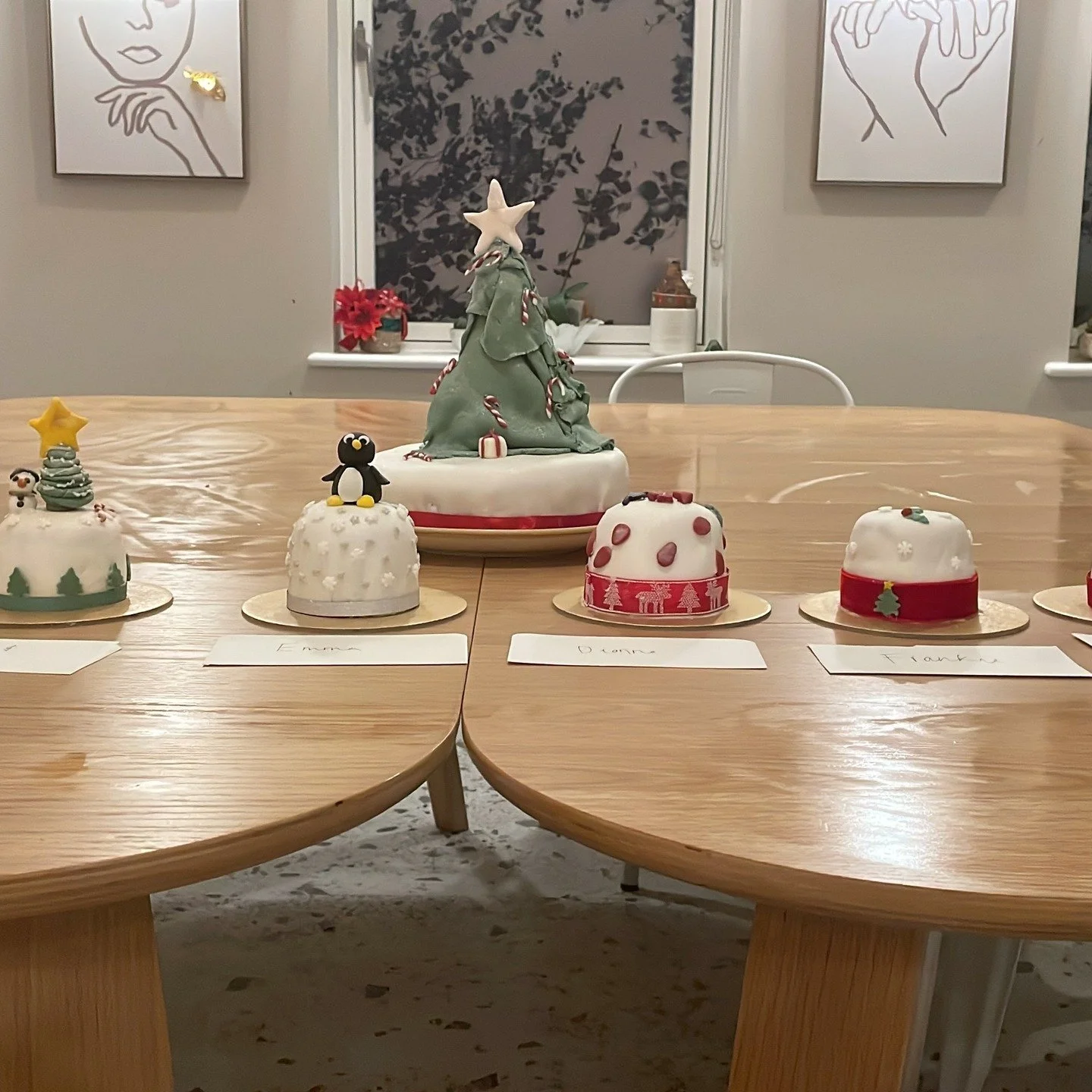 We're getting into the Christmas spirit. ✨🎄 Beautiful cakes made and designed by the women at Hope Street - they all look delicious. #ostredesigningjustice #safehousingforwomen #traumainformed #justiceforwomen #traumainformeddesign
