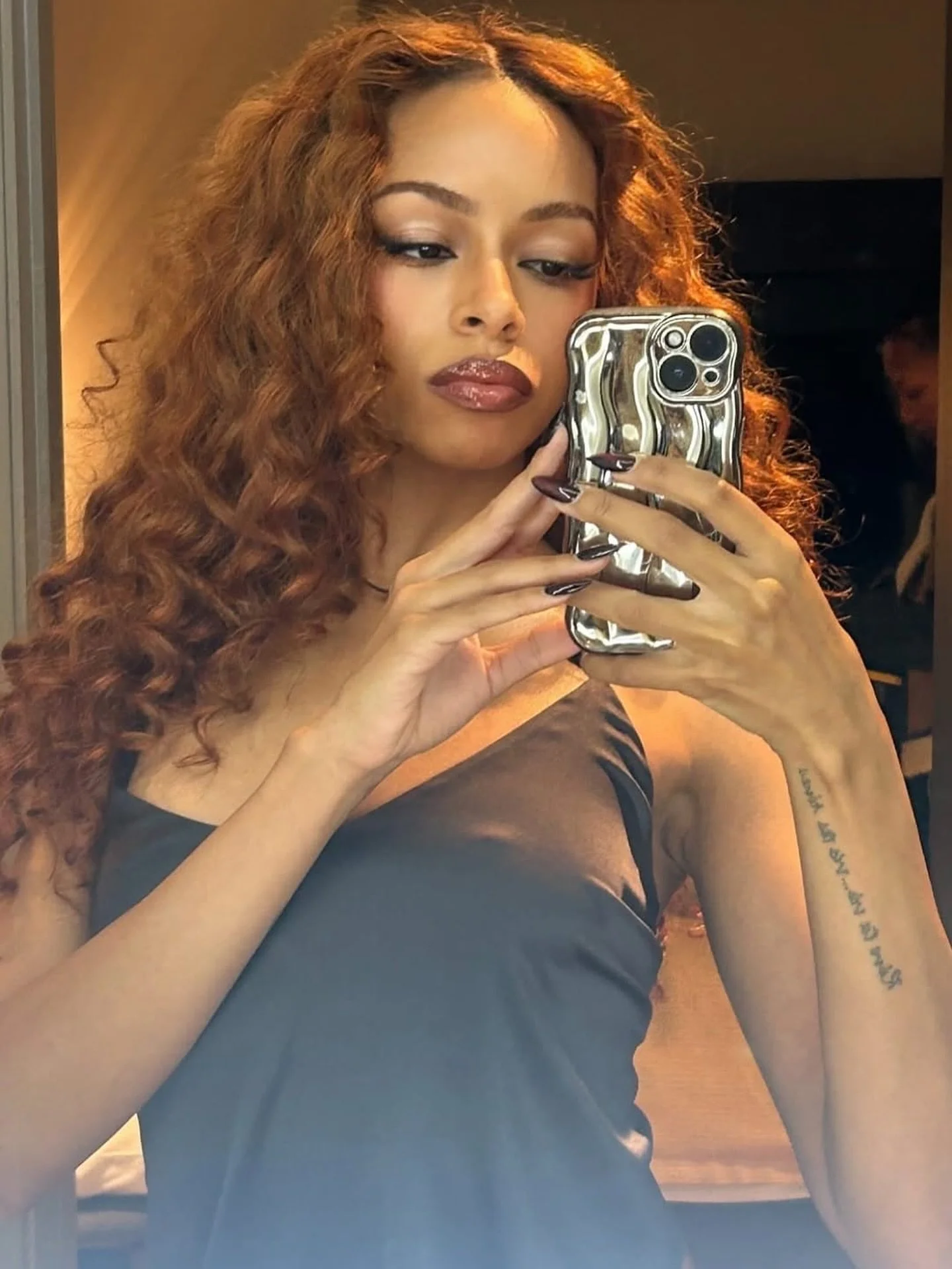 @ravynlenae in London 
Hair by me @zateeshahairstylist @Imcworldwide 

Products used
@trepadoracurltherapy Babassu Quench Heat Protection Foam
@paulmitchelluk Mitchell Skinny Serum
@colorwowhair Cult Favourite hairspray 
@amika On Lock high hold hair