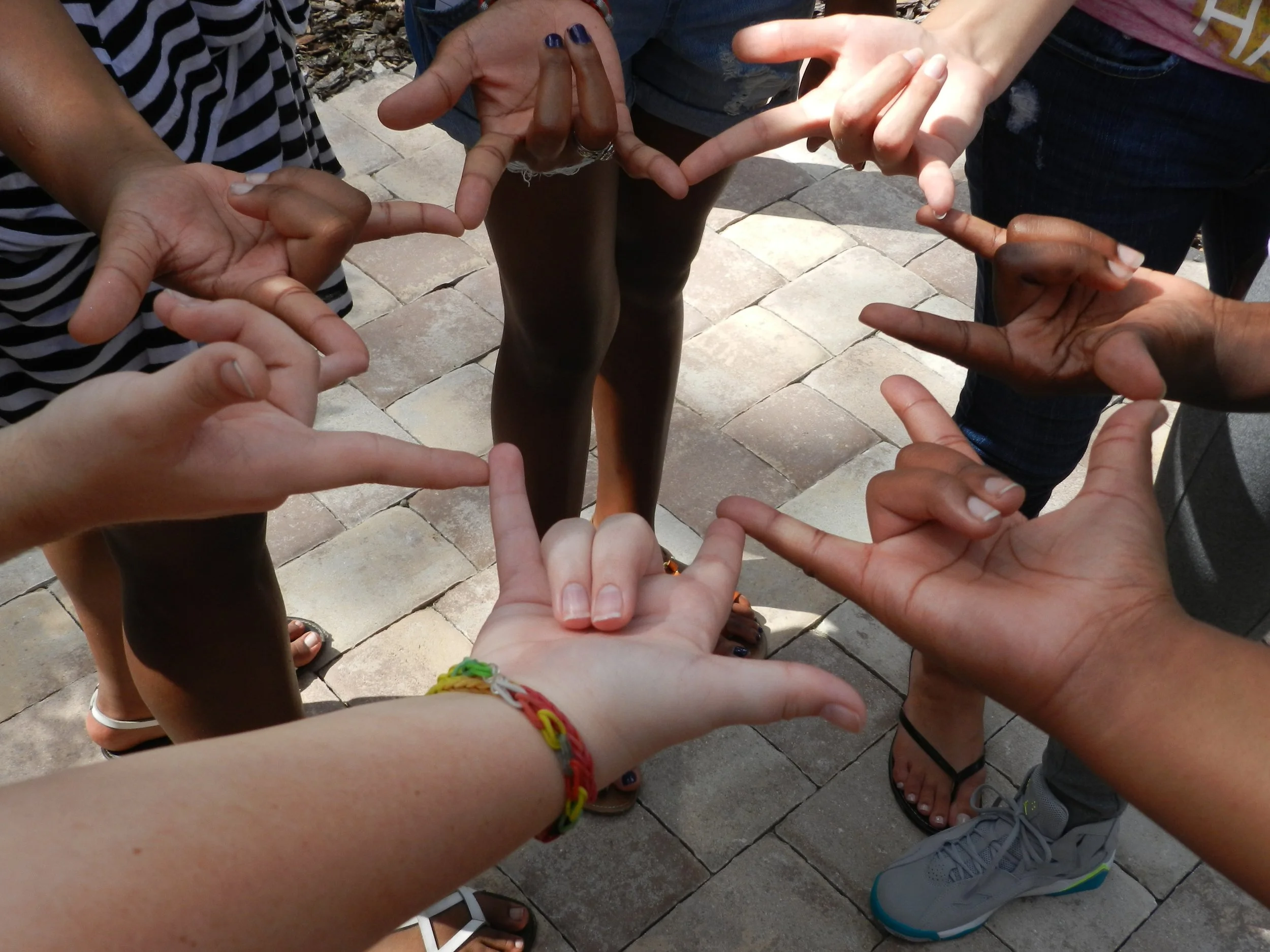 hands-541830.jpg