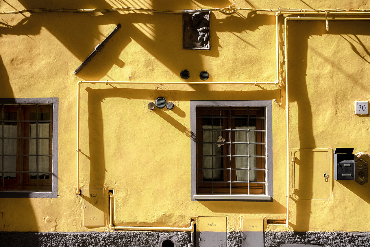 yellow_wall.jpg