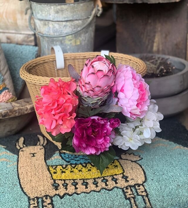 We have the CUTEST bike baskets for sale! Handmade with silk flowers... get one for your cruiser before they are gone! 
#bikebasket #cruiserlife #handmade #flowerstagram #nestedtelluride #florist #telluride #colorado