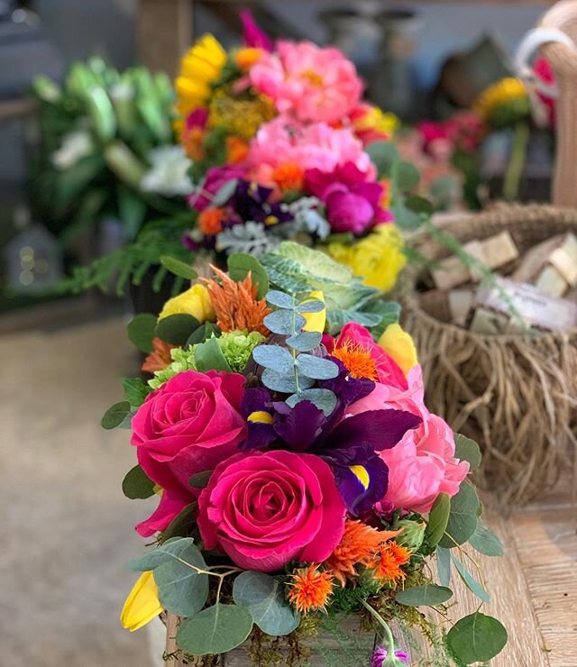 ...just a little Thursday evening dinner party! 🌸
#flowerstagram #dinnerparty #centerpieces #nestedtelluride #flowershop #florist #flowersofinstagram #telluride #colorado