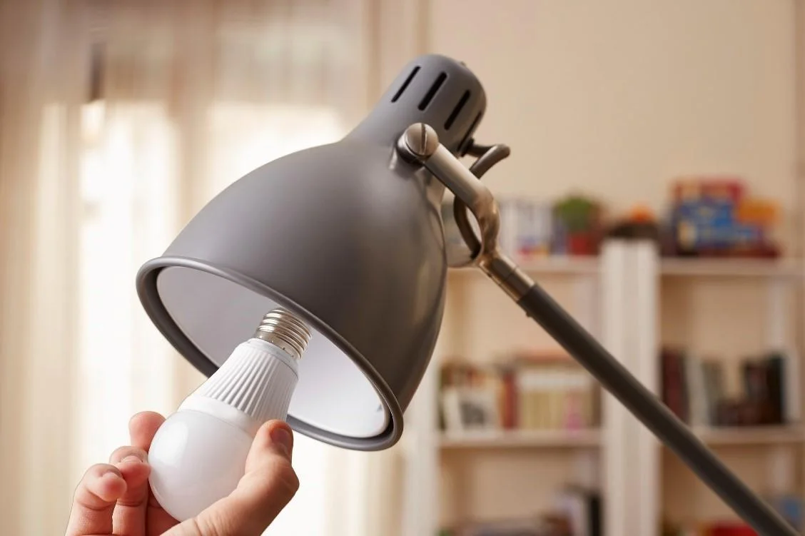 changing_lightbulb_martiapunts.jpg