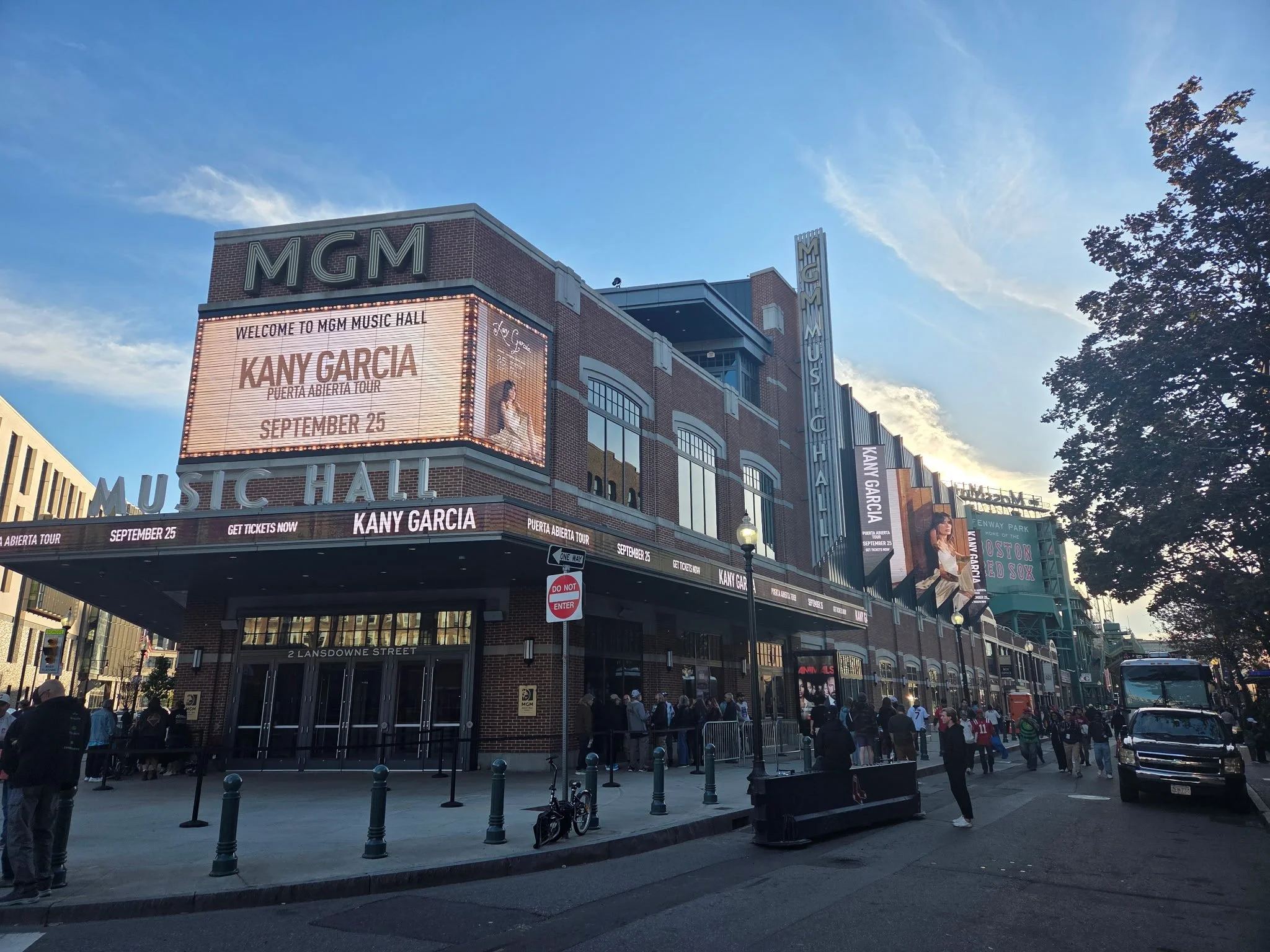 What to Do Around Fenway Park Before and After a Red Sox Game