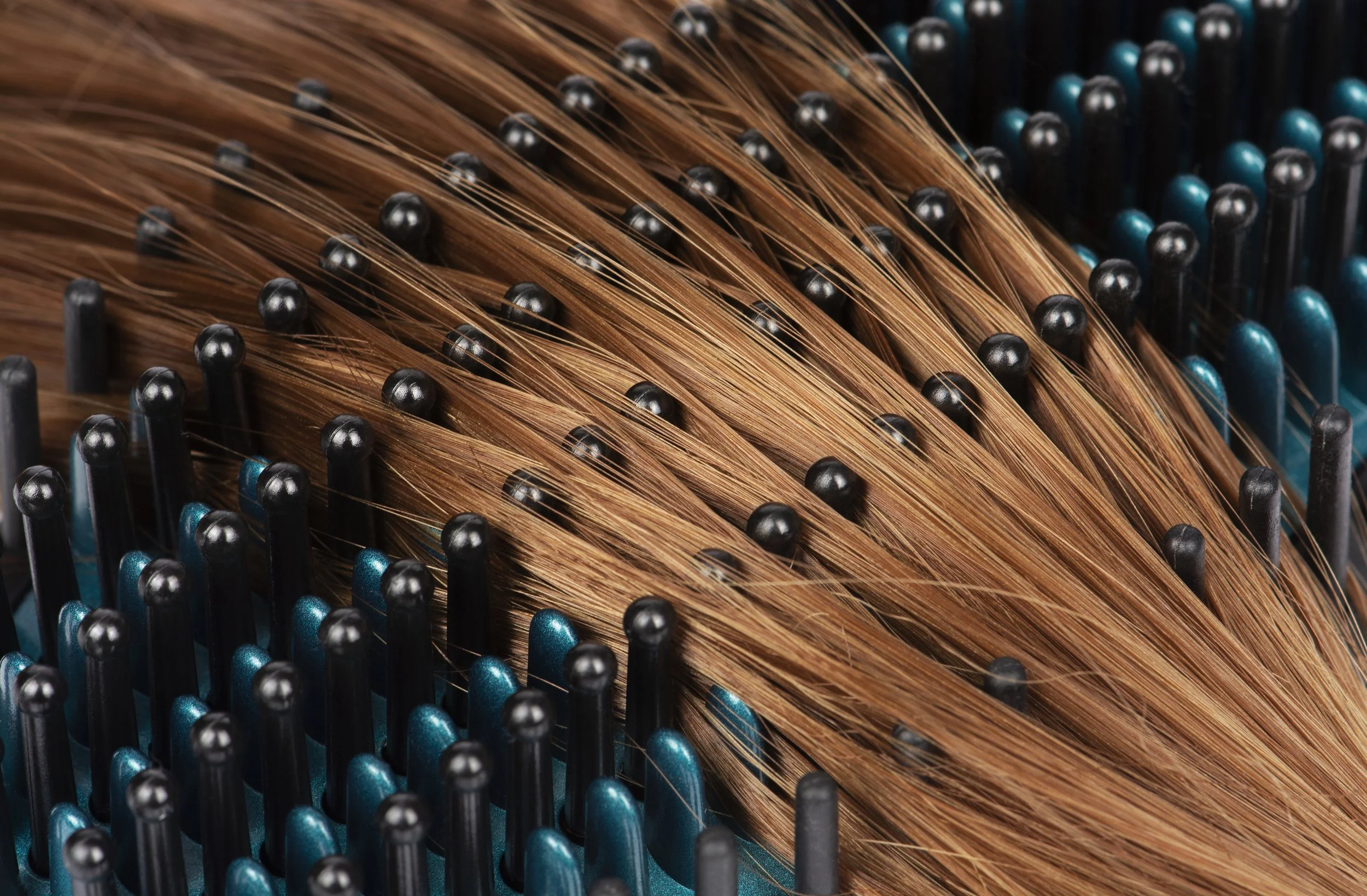 hair-straightening-brush-2023-11-27-05-06-15-utc.jpg