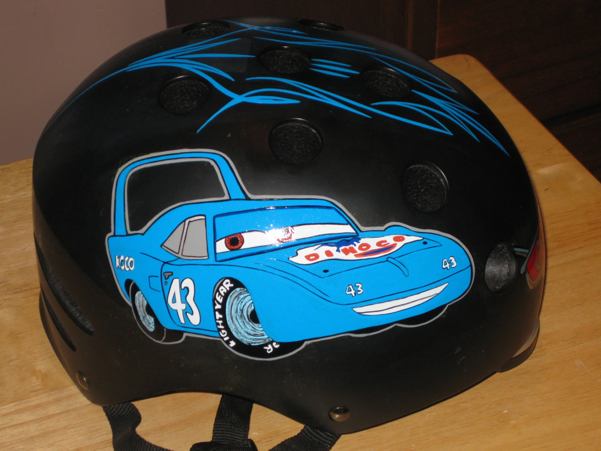  Child’s bicycle helmet 