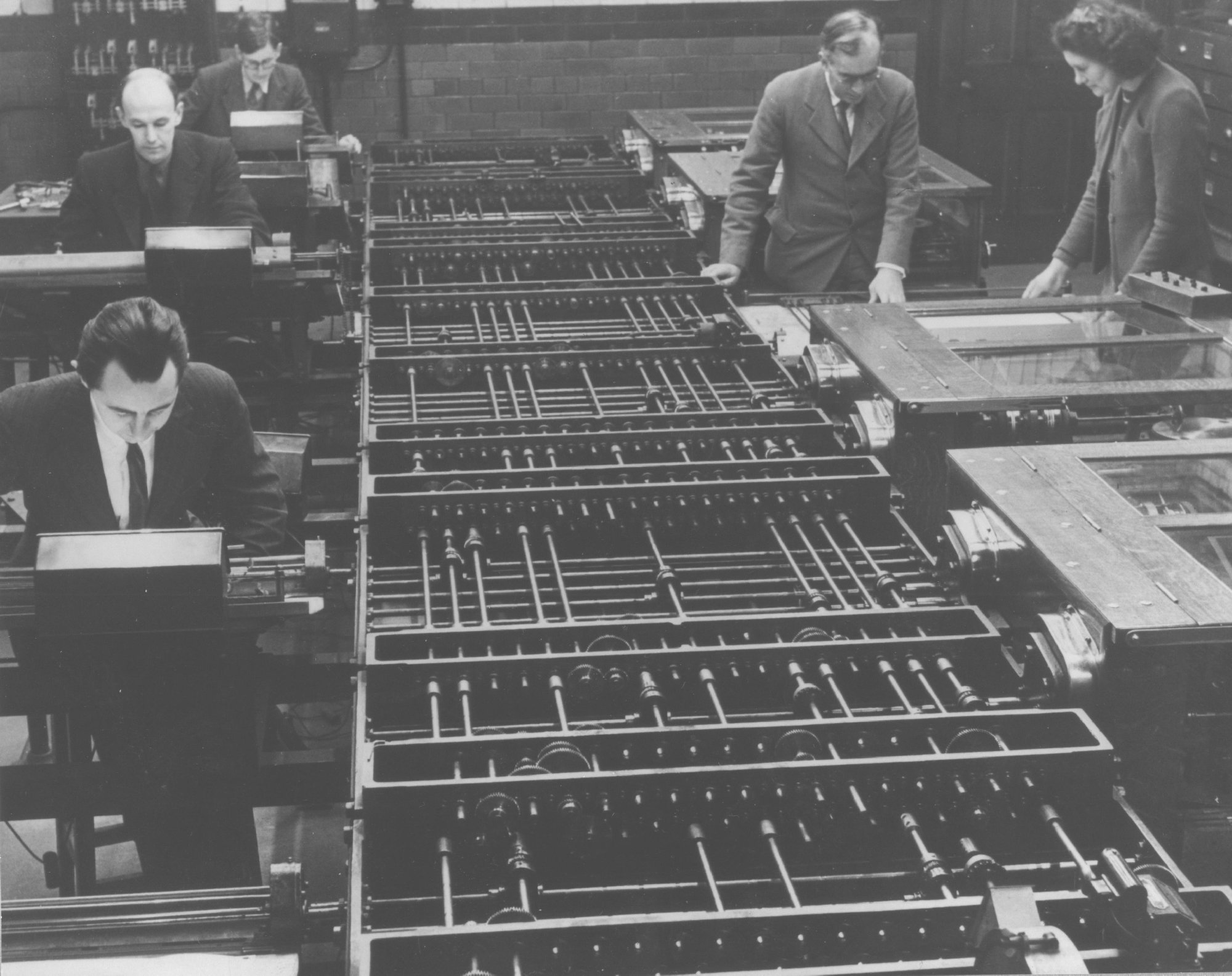 Douglas Hartree's differential analyser, around 1945