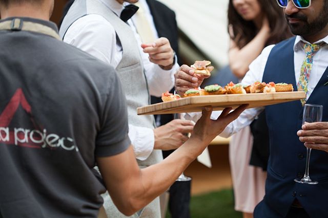 Want to keep your event formal yet fun? Why not use our pizza catering teams to serve canap&eacute;s, wait tables and deliver fresh Neapolitan style pizza directly from our stone oven to your seated guest 🍽⠀
⠀
#pizzaproject #popupstall #popupvan #pi