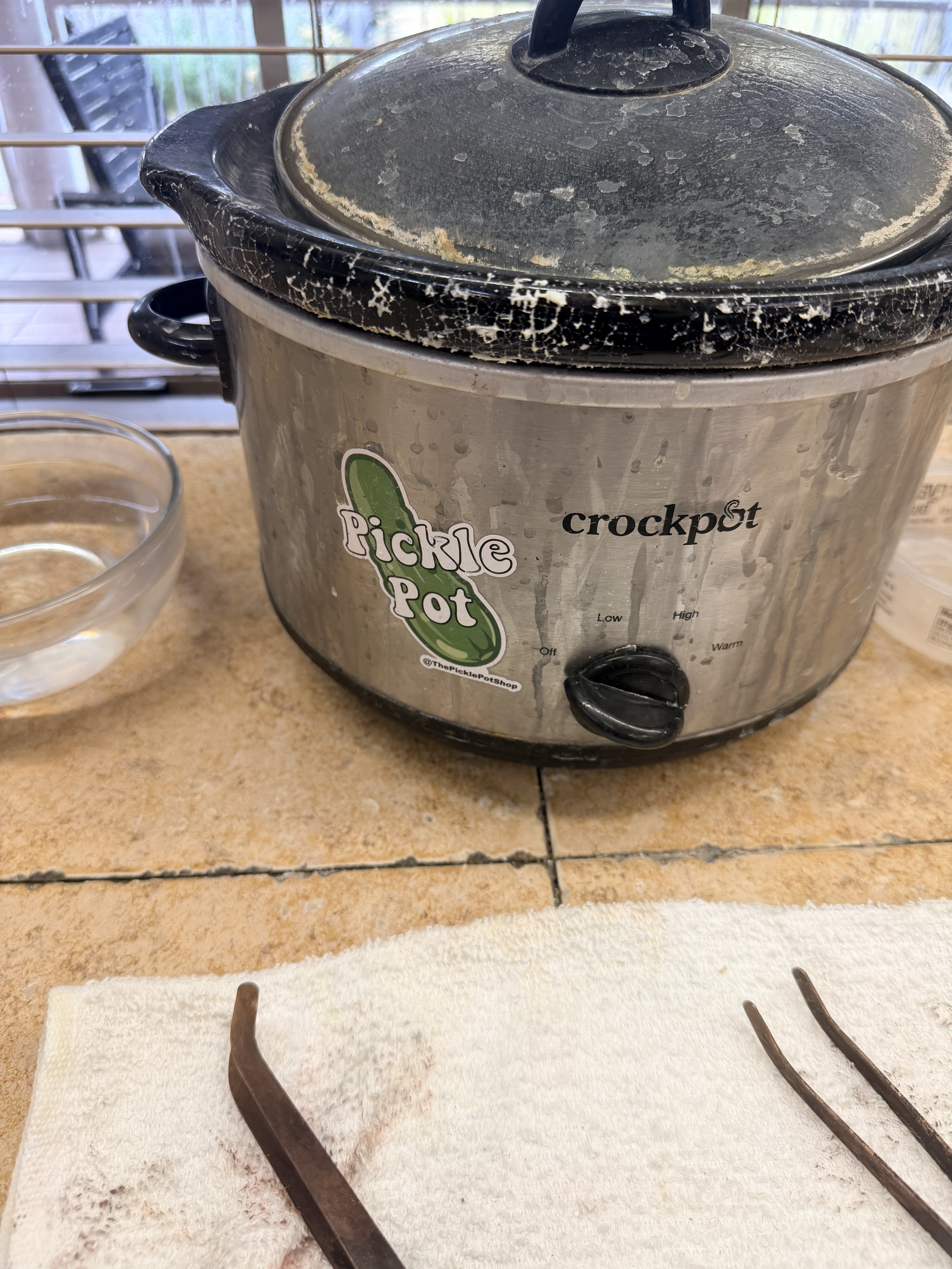 Pickle pot setup used during the metal cleaning process in a jewelry making class in Albuquerque.
