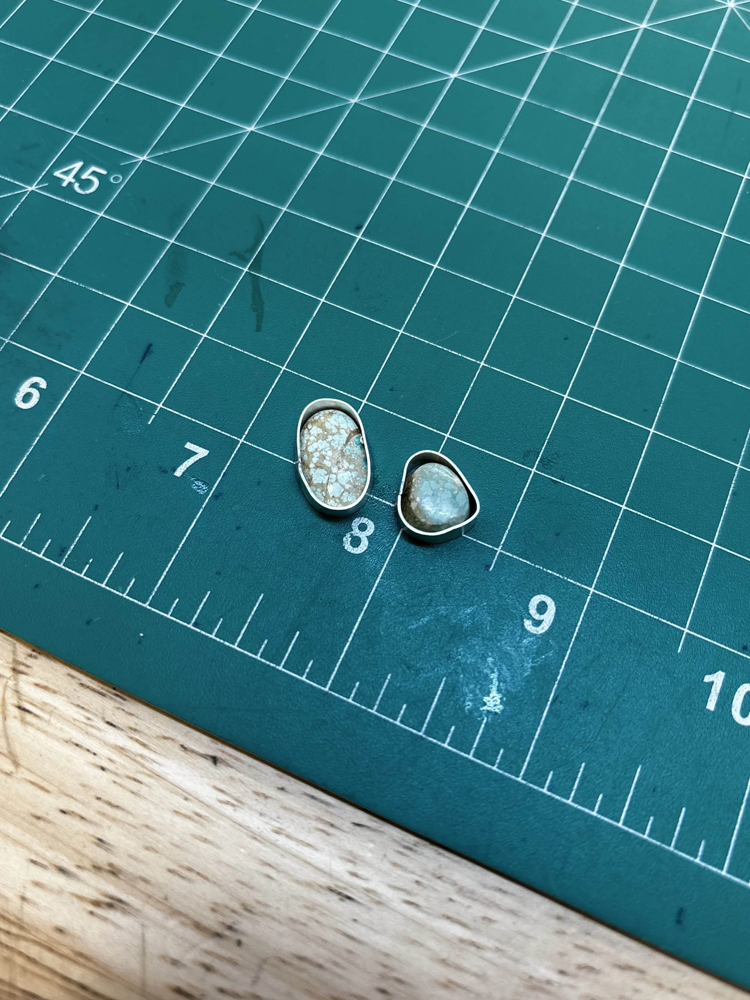 Turquoise stones on bench in turquoise ring class Albuquerque 