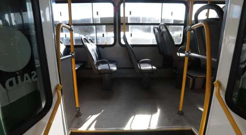 Governo de Pernambuco se reúne com empresários, mas silencia sobre demissões de motoristas e cobradores de ônibus