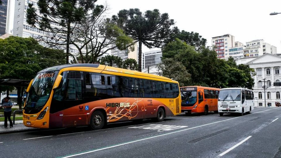 Empresas de ônibus pedem ajuda do poder público para evitar colapso do serviço