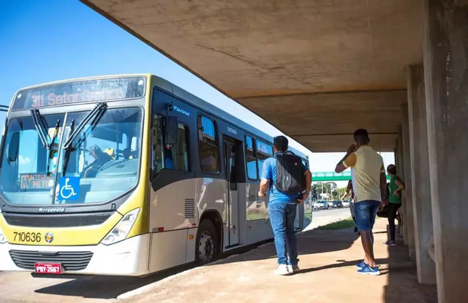 Empresas de ônibus alegam colapso e pedem R$ 100 mi mensais a GDF
