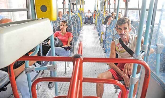 Empresas de ônibus negociam acordo com trabalhadores