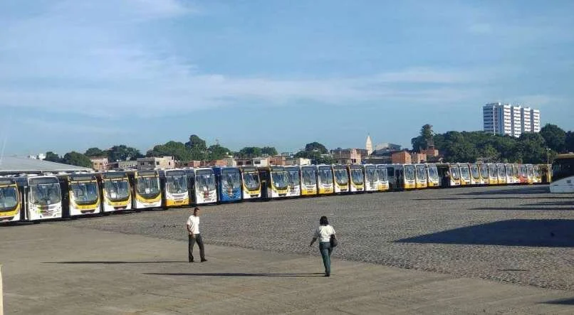 Motoristas e cobradores vão perder até 40% dos salários, mas têm demissão em massa revertida